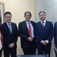 Il rettore Paola Inverardi e il sindaco Massimo Cialente con la delegazione cinese