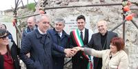 Il sindaco Santavicca insieme alle autorità che hanno presenziato alla cerimonia (foto Raniero Pizzi)