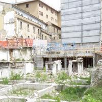 Il sito del palazzo crollato in via Campo di Fossa: nella tragedia morirono 24 persone