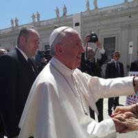 Papa Francesco saluta i familiari del Comitato familiari vittime di Rigopiano