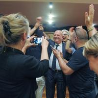 Il nuovo rettore festeggiato dopo le votazioni (foto Michele Camiscia)