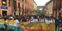 Studenti, istituzioni e cittadini sfilano insieme a Teramo contro la mafia nel ricordo di Falcone (foto Luciano Adriani)
