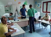 Il voto in un seggio a L'Aquila