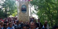 I pellegrini partiti ieri da Castellafiume alla volta del Santuario della Trinità (dalla pagina Facebook della Confraternita)
