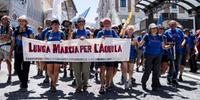 L'arrivo all'Aquila della Lunga Marcia partita da Fabriano (foto di Raniero Pizzi)