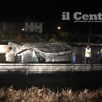 Il Suv dopo l'incidente avvenuto sull'A24 tra Celano e Avezzano (foto Antonio Oddi)