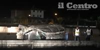Il Suv dopo l'incidente avvenuto sull'A24 tra Celano e Avezzano (foto Antonio Oddi)