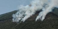 I tre incendi appiccati questa mattina sul Monte Foltrone, tra Campli e Civitella del Tronto (foto Luciano Adriani)