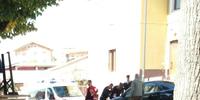 L'intervento di carabinieri e 118 in viale della Croce Rossa (foto Raniero Pizzi)