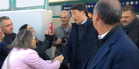 L'arrivo di Renzi alla stazione di Pineto (foto Luciano Adriani)