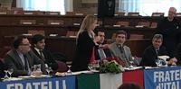 Giorgia Meloni durante l'incontro alla sala consiliare del Comune di Pescara