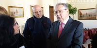 Il commissario prefettizio Luigi Pizzi con l'ex sindaco Brucchi (foto Luciano Adriani)
