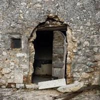 I resti dell'arco antico rubato nel centro storico di Aielli