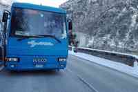 L'autobus Tua (ex Arpa) che si è fermato a causa di un guasto sulla strada prima di Montorio