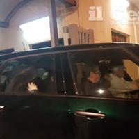 I due fratelli di Alessandro Neri nell'auto al termine dell'interrogatorio da parte dei carabinieri