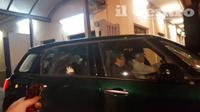 I due fratelli di Alessandro Neri nell'auto al termine dell'interrogatorio da parte dei carabinieri