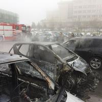 Le auto distrutte e danneggiate dall'incendio ad Atri