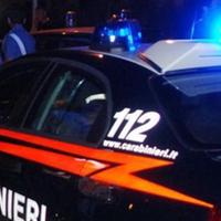 Carabinieri in azione nella notte per una donna barricata in casa con il figlio
