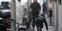 La polizia scientifica sul luogo dell'attentato dinamitardo alla libreria il Bargello di Firenze