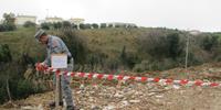 Sigilli dei carabinieri forestali nell'area sotto sequestro, al Peticcio, per la discarica abusiva di rifiuti pericolosi