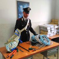 Il materiale recuperato dai carabinieri