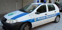 Un mezzo della polizia municipale di Pescara