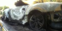 La Bmw 4Z cabriolet incendiata questa notte in via Maiella a San Salvo (Foto Daccò)