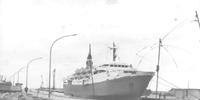 La Tiziano nel porto di Pescara quando erano ancora operativi i collegamenti con l'altra sponda dell'Adriatico
