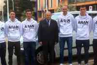 La squadra ciclistica Aran con il presidente Arangiaro