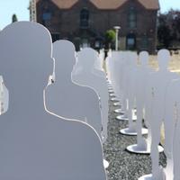 Otto agosto 1956: 262 sagome bianche in ricordo delle vittime di Marcinelle