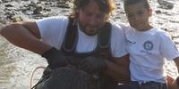 Giuseppe Simone Milillo con Thomas e il pesce siluro