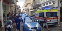 Polizia e ambulanza in via Trento per l'incendio in un appartamento