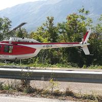 Un elicottero dei vigili del fuoco utilizzato per le ricerche del turista scomparso a Caramanico