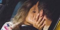 La fotografia del bacio tra il tenore e la conduttrice abruzzese pubblicata dal setimanale Ora in edicola
