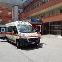 Un'ambulanza davanti al Pronto soccorso dell'ospedale di Chieti