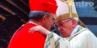 Il cardinale Petrocchi e Papa Francesco