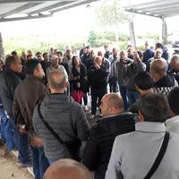 I lavoratori in sciopero davanti allo stabilimento della Ball a San Martino sulla Marrucina