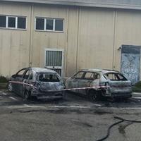 Due delle 5 auto date alle fiamme questa mattina presto a Silvi
