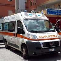 Ambulanza davanti al reparto di emergenza dell'ospedale clinicizzato di Chieti
