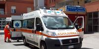 Ambulanza davanti al reparto di emergenza dell'ospedale clinicizzato di Chieti
