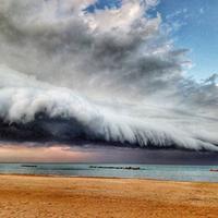 La nuvola a mensola che ha coperto ieri il cielo di Pescara nella foto di @ritrattidelicati - Francavilla