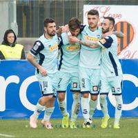 Leonardo Mancuso abbracciato da Antonio Balzano, Gaetano Monachello e Manuel Marras dopo un gol realizzato a Foggia