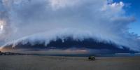 Nuvola a mensola sulla spiaggia di Pescara (foto Sandro Barile)