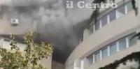 L'incendio e il fumo all'ultimo piano dell'ospedale