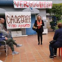 Il curatore fallimentare Claudia Mariani a colloquio con i dipendenti delle Naiadi (foto G. Lattanzio)