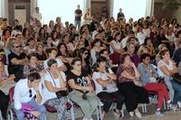 Un'affollata assemblea di genitori per il caso mense a Pescara