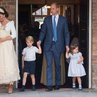Il principe William, Kate Middleton, George e Charlotte al battesimo dell'ultimo arrivato in casa Windsor (da PourFemme)