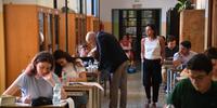 Studenti impegnati nella prima prova di italiano della Maturità al liceo classico di Teramo (foto Luciano Adriani)