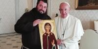 Papa Francesco con padre Emiliano Antenucci e l'icona della Madonna del Silenzio