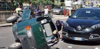 L'Ape-car dopo l'incidente in via Per Fossacesia (foto di Arnolfo Paolucci)